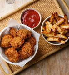 Nuggets com batatas "fritas"