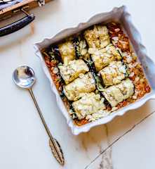 Canelones de beringela com creme de salmão e espinafres