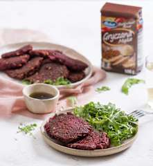 Buraczano-gryczane placki z serem i słonecznikiem