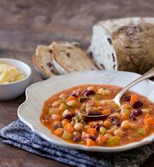 Sopa de frijoles Toscana