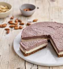 Cheesecake de açaí e frutos secos