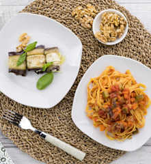Involtini di melanzane con sugo alle verdure