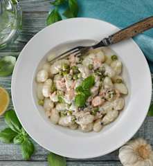 Gnocchi s lososem a hráškem