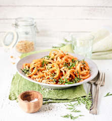 Möhrenspaghetti mit Möhrengrün-Pesto