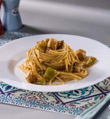 Spaghetti peperoni, spada e melanzane