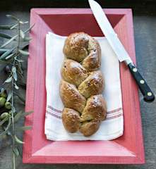 Wholemeal bread with green olives and za'atar