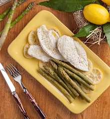 Pollo al limone con asparagi verdi