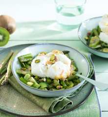 Ensalada de espárragos con pistachos y mozzarella