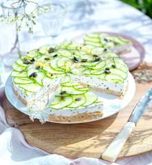 Cheesecake mit Gurke und Zitrone