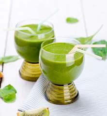 Smoothie z kiwi i bazylii