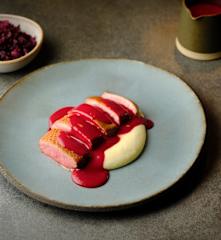 Entenbrust mit Rotkohl und Selleriepüree