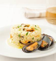 Arroz al azafrán con mejillones