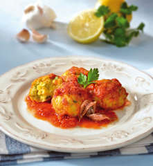 Polpette di merluzzo con salsa di pomodoro all'acciuga