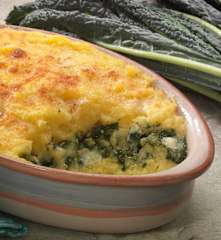 Polenta pasticciata con cavolo nero e formaggi filanti