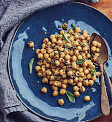 Insalata di ceci con pesto di salvia