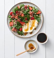 Strawberry salad with caramelised sherry vinaigrette