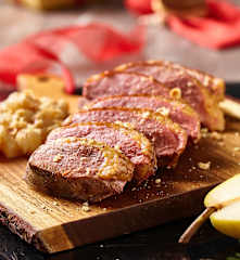 Petto d’anatra con pere e nocciole