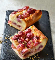 Fladenbrot mit Weintrauben