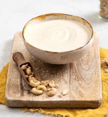 Sos serowy z orzechów nerkowca