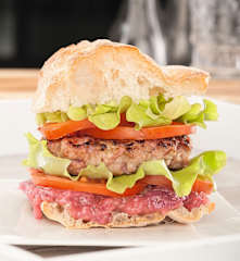 Cheeseburger di maiale e prosciutto
