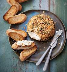 Boule de fromage frais aux graines et noix