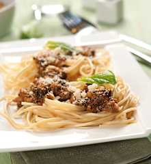 Špagety s mletým masem a špenátem