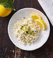 Risoto de camarão com limão siciliano