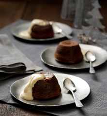 Steamed chocolate and prune puddings