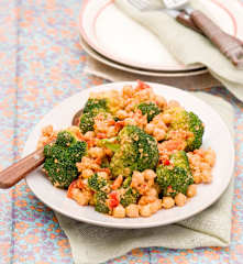 Brokolice s cizrnou v ořechové omáčce