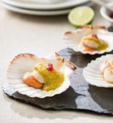 Vieiras con salsa de curry y azafrán