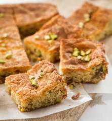 Brownies de chocolate blanco y pistachos