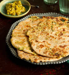 Panes indios rellenos de coliflor (Parathas de coliflor)