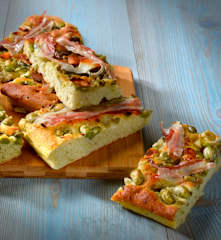 Focaccia fève, bacon et pecorino