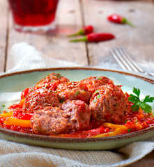 Polpette di Altamura con sugo di peperoni