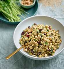 Salada de quinoa, grão e caju