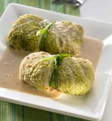 Couve recheada e molho de cogumelos porcini