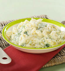 Ensalada de patata con salsa griega