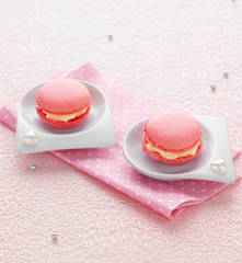 Mignardise : macarons rose-gingembre