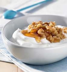 Greek-style yoghurt with honey walnuts