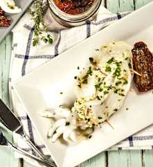 Seppie ripiene con pomodori secchi profumati.