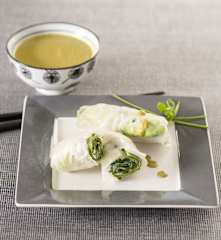 Nem cuon vegetarianos con crema de lechuga