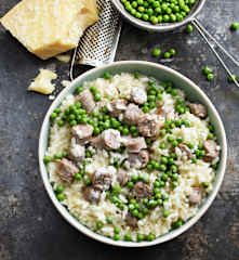 Risotto aux saucisses et aux petits pois