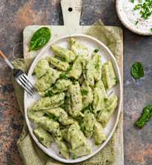 Kopytka serowo-ziemniaczane ze szpinakiem