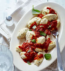 Ricotta-Gnocchi mit Tomatensauce