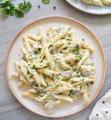 Labne peynirli ve mantarlı penne