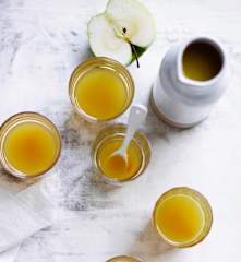 Hot turmeric apple cider