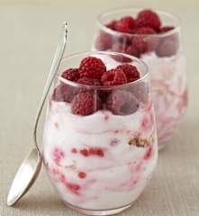 Mascarponecreme mit Himbeeren und Amarettini