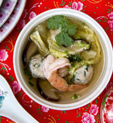 Soupe aux boulettes de poulet et crevettes