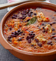 Guiso de judías con costillas