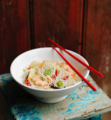 Chow mein z krewetkami